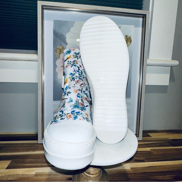 JOHNNY WAS FEATHERED FRIENDS HIGH TOP SNEAKERS sz 38 - Picture 7 of 9